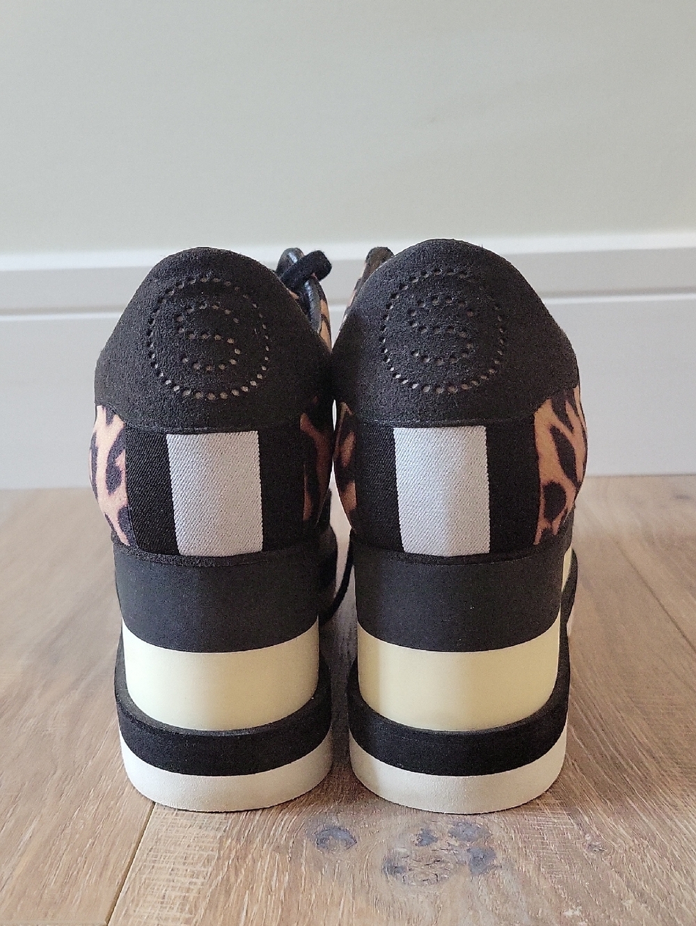 GUC Stella McCartney Elyse Leopard Sneakers Size 41 - Picture 6 of 13